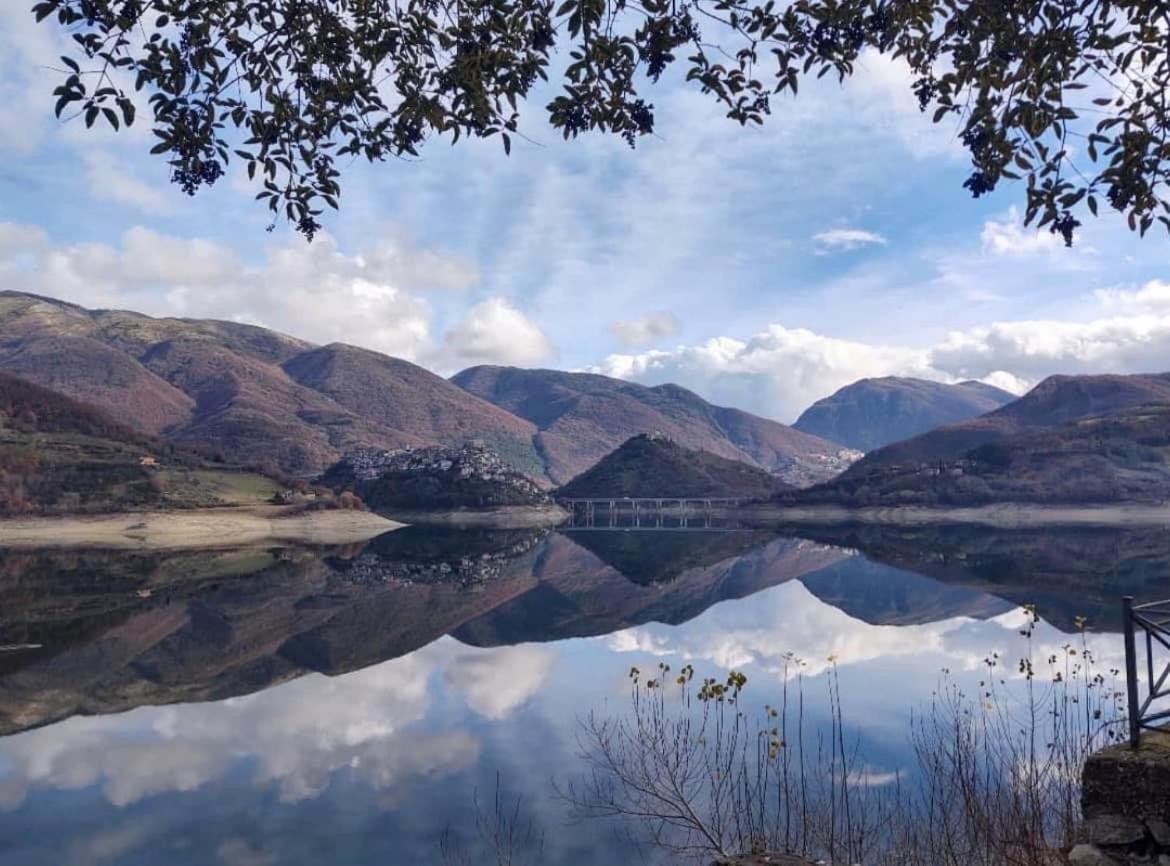 Casa Sul Lago Nonna Gio' Colle di Tora Extérieur photo