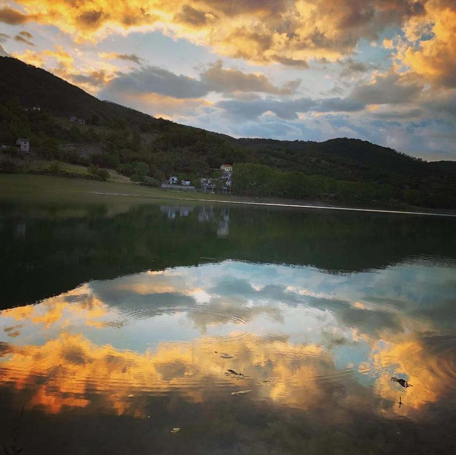 Casa Sul Lago Nonna Gio' Colle di Tora Extérieur photo