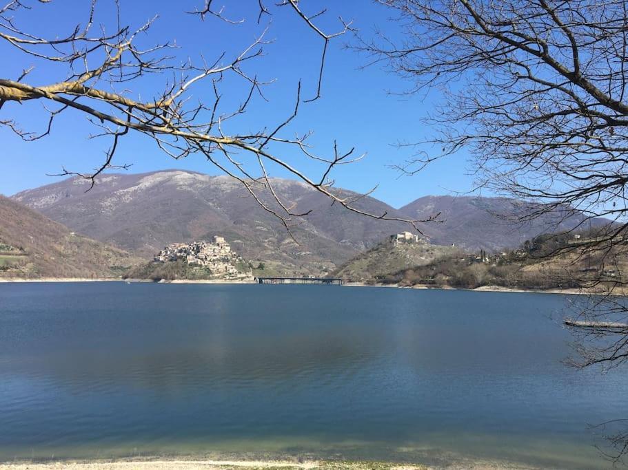 Casa Sul Lago Nonna Gio' Colle di Tora Extérieur photo