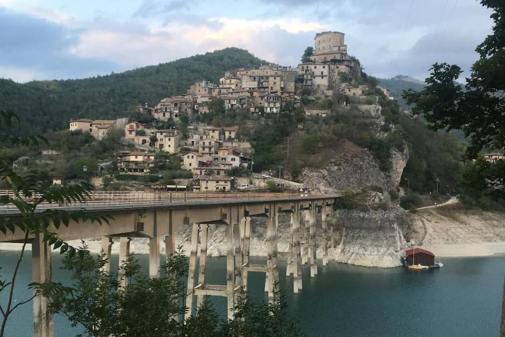 Casa Sul Lago Nonna Gio' Colle di Tora Extérieur photo